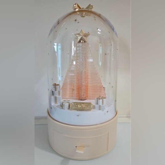 Loves Beauty Lukfook Jewelry Box with USB Charger - Picture 4 of 6